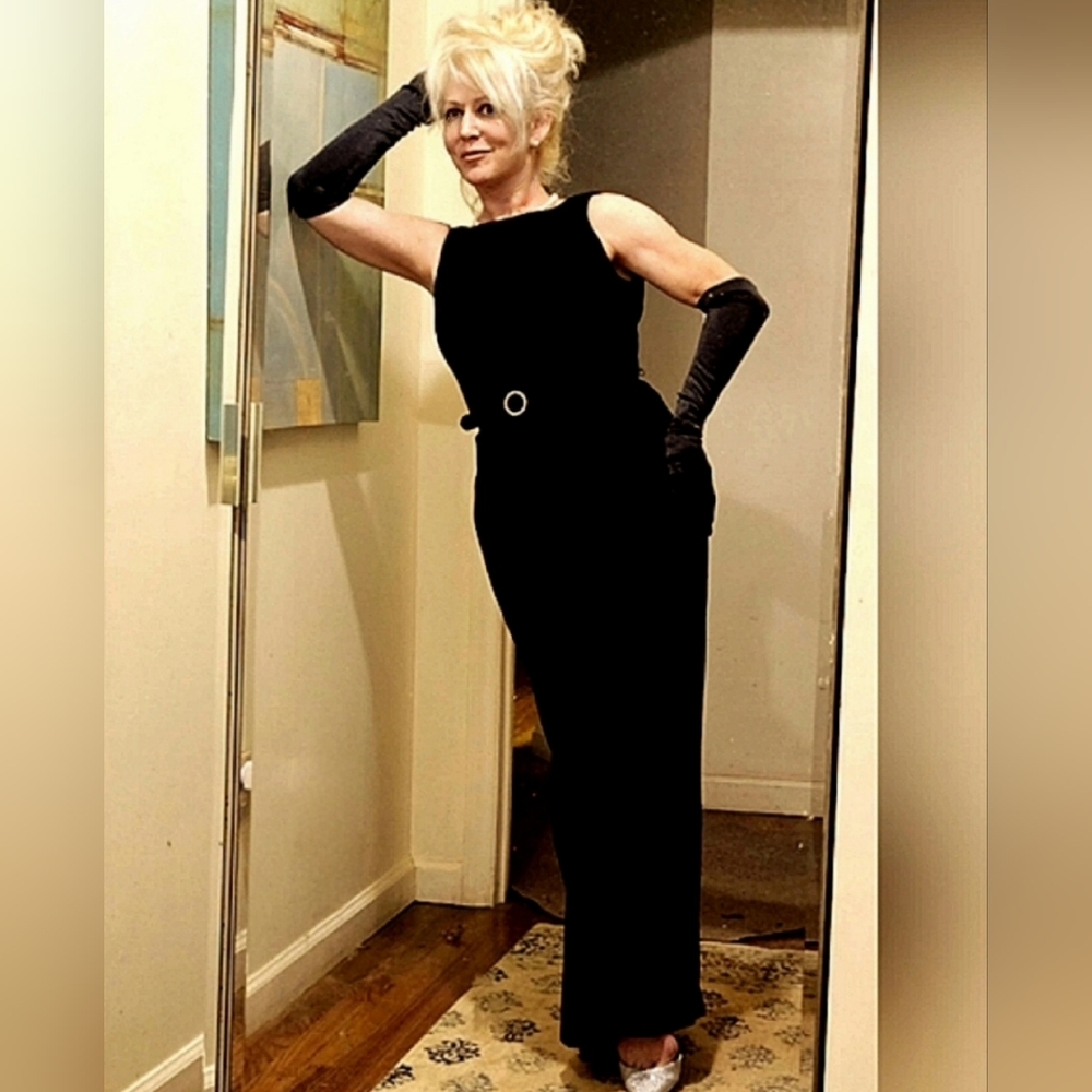 Vtg dress-  I am holding onto this like grim death.   Try taking this fr…